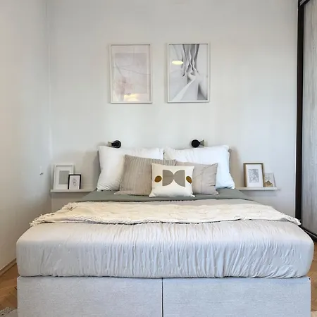 Trendy Holesovice Market 1 Bedroom Appartement Prague