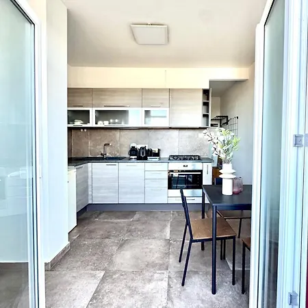 Trendy Holesovice Market 1 Bedroom 公寓 *