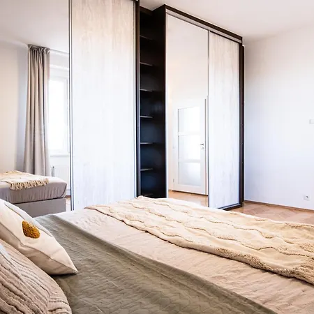 Trendy Holesovice Market 1 Bedroom 公寓 *