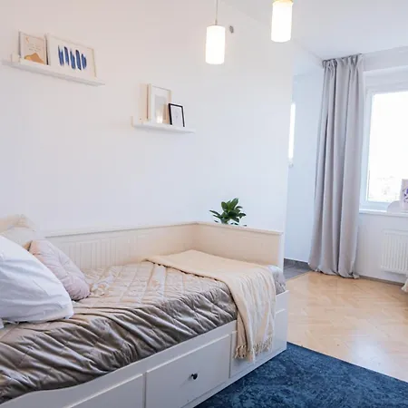 Trendy Holesovice Market 1 Bedroom شقة *